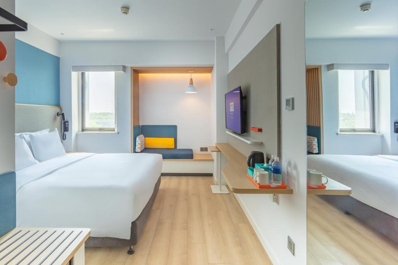 Holiday Inn Express Shanghai Pudong Airport By Ihg Exterior photo
