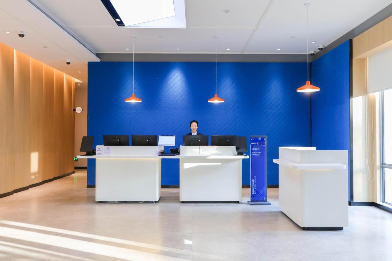 Holiday Inn Express Shanghai Pudong Airport By Ihg Exterior photo