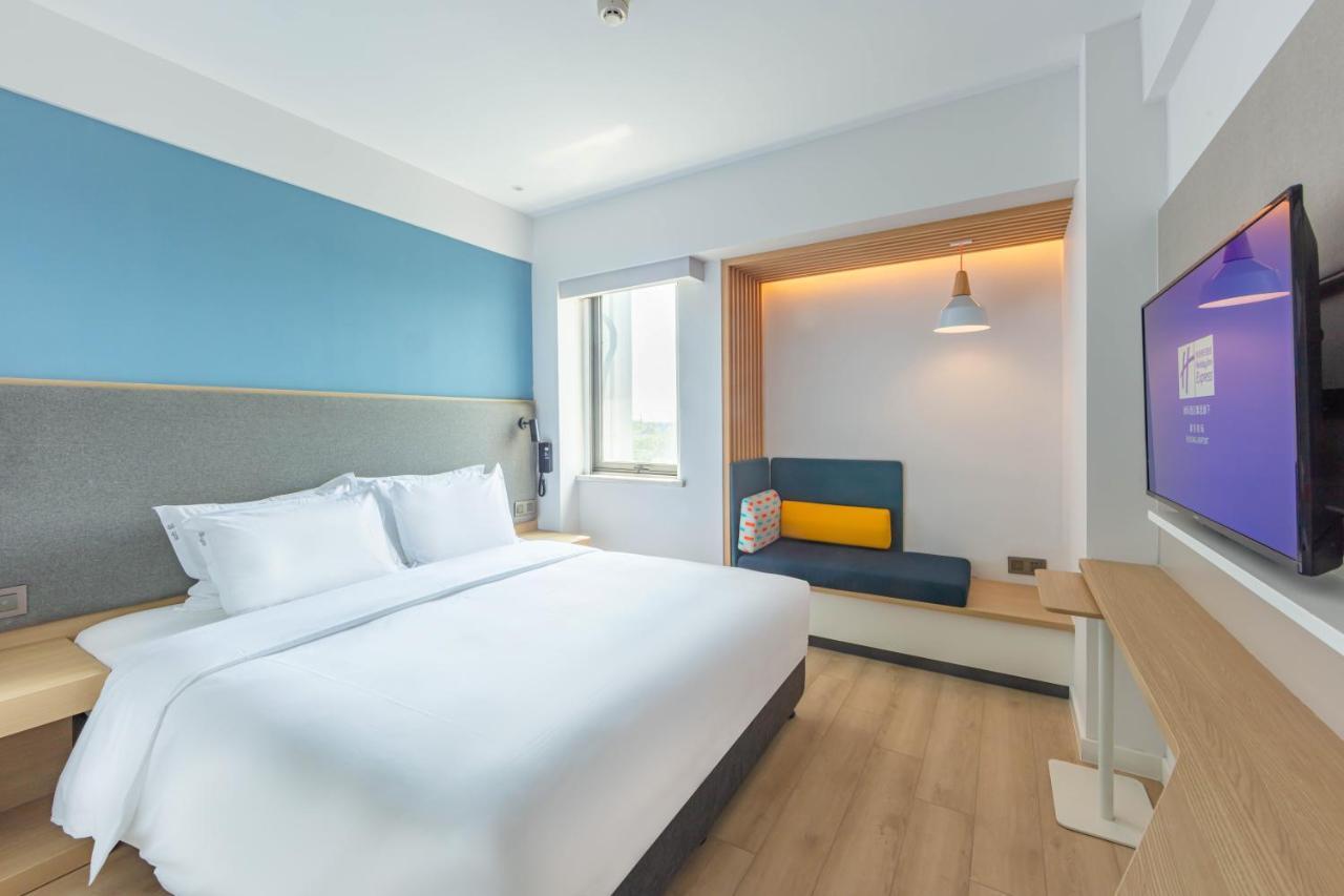 Holiday Inn Express Shanghai Pudong Airport By Ihg Exterior photo