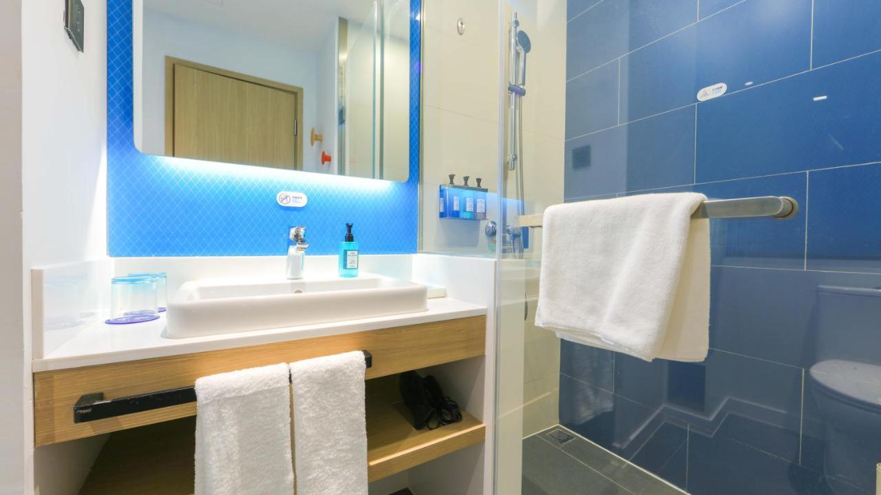 Holiday Inn Express Shanghai Pudong Airport By Ihg Exterior photo