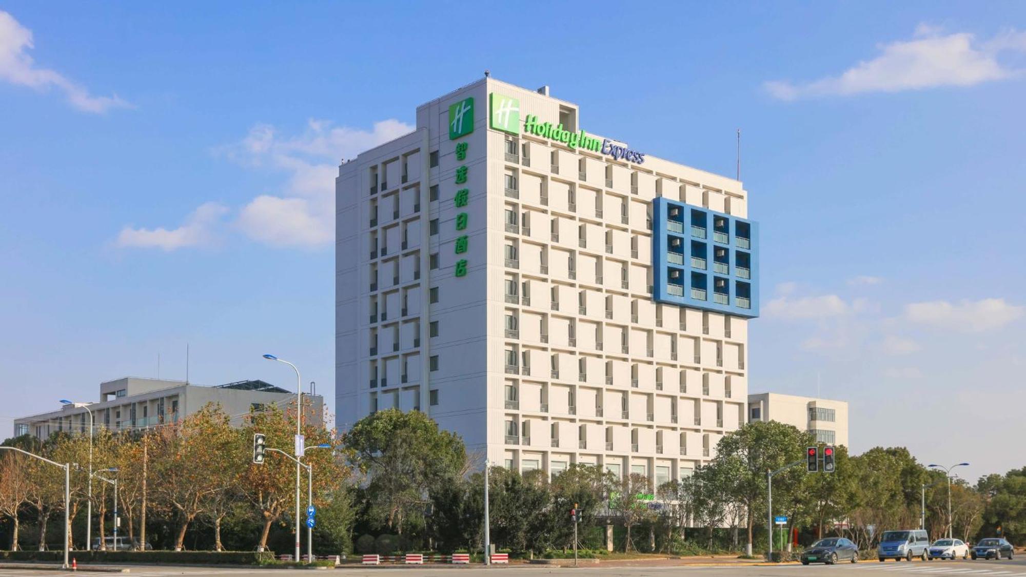Holiday Inn Express Shanghai Pudong Airport By Ihg Exterior photo