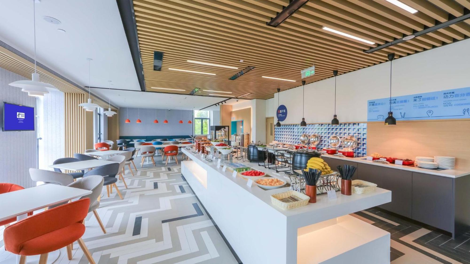 Holiday Inn Express Shanghai Pudong Airport By Ihg Exterior photo