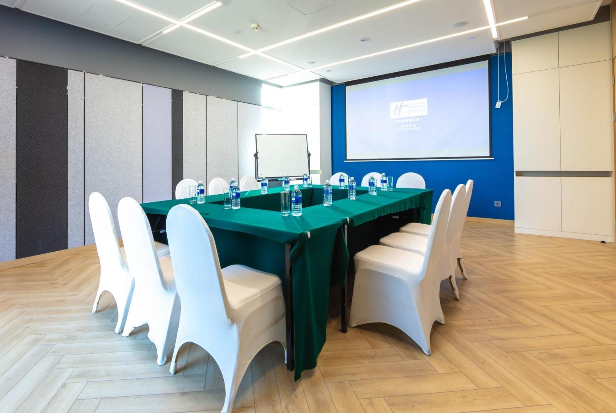 Holiday Inn Express Shanghai Pudong Airport By Ihg Exterior photo